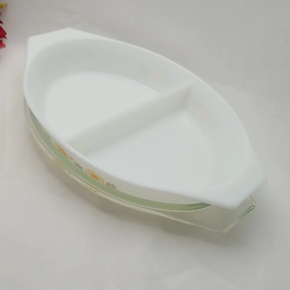 Pyrex Town & Country Divided Casserole Dish with Lid